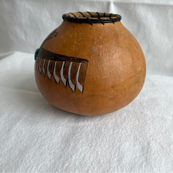 Vintage Native American gourd hand-carved falcon with turquoise artist signed JK - Picture 3 of 8